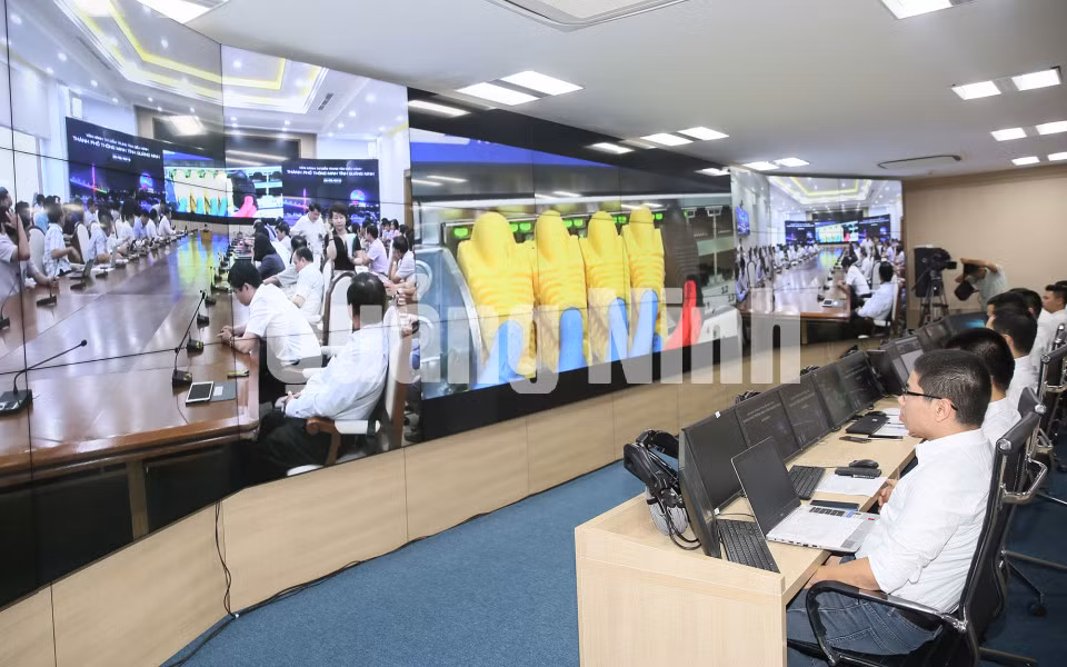 Quang cảnh tại Trung tâm Điều hành thành phố tỉnh Quảng Ninh (8-2019). Ảnh: Đỗ Phương