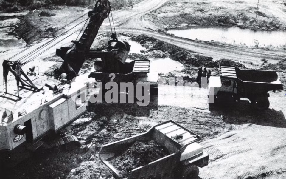 Khai trường khai thác than những năm 1980. Ảnh: Tư liệu