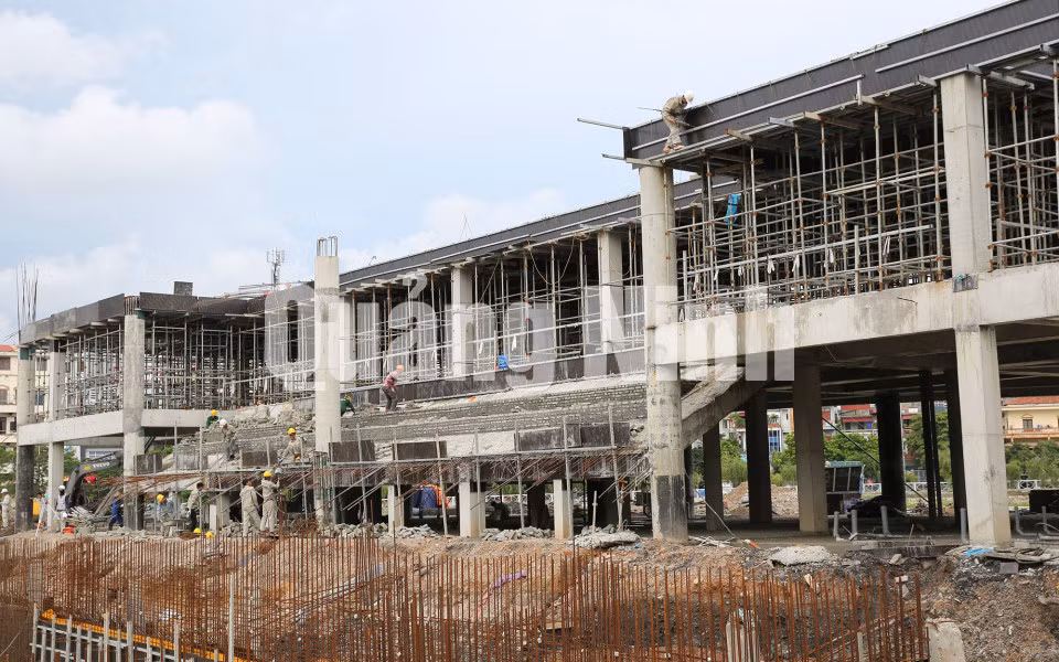Thi công khối nhà B của công trình (8-2018). Ảnh: Đỗ Phương