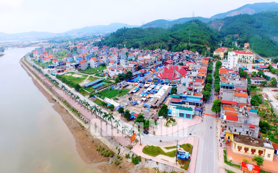 Nay đã bứt phá vươn lên với mục tiêu xây dựng thị trấn Trới (Hoành Bồ) đạt đô thị loại IV trong nhiệm kỳ 2015-2020. Ảnh: Đỗ Phương