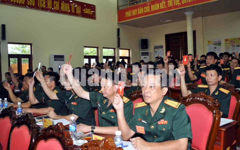 Các đại biểu biểu quyết tại Đại hội.