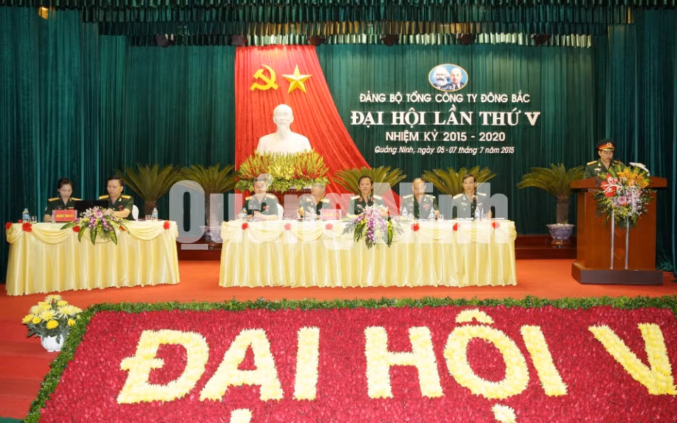 Đoàn Chủ tịch Đại hội.