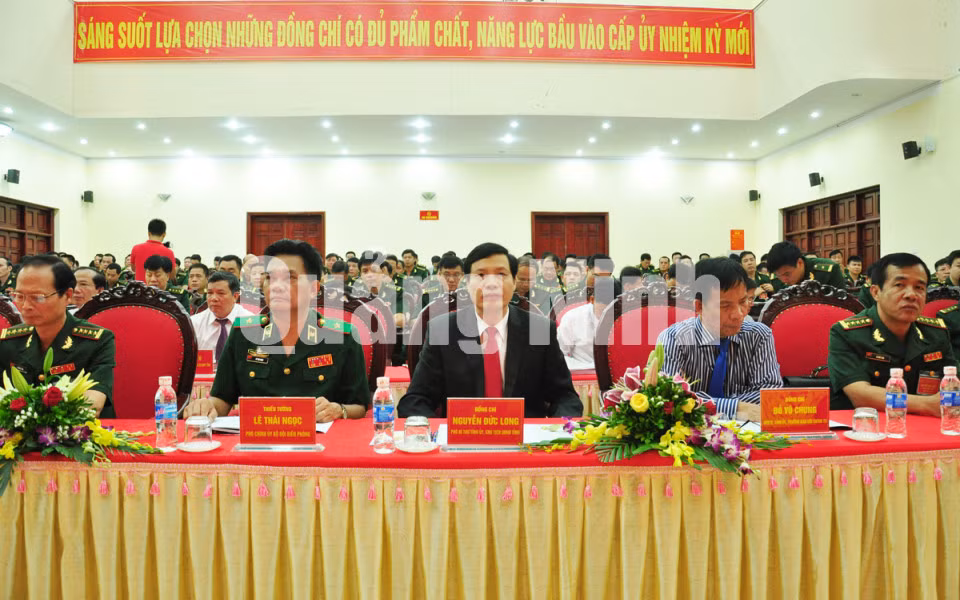 Các đồng chí lãnh đạo tỉnh, Bộ Tư lệnh Bộ đội Biên phòng Việt Nam dự đại hội.