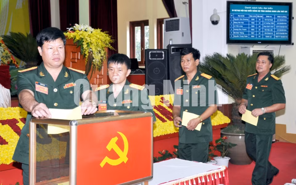 Đại biểu bầu Đoàn đại biểu Đảng bộ Quân sự tỉnh đi dự Đại hội Đảng bộ tỉnh lần thứ XIV gồm 5 đại biểu chính thức và 1 đại biểu dự khuyết.