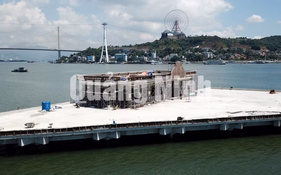Thi công vùng quay đầu xe và nhà công vụ (9-2018). Ảnh: Đỗ Phương
