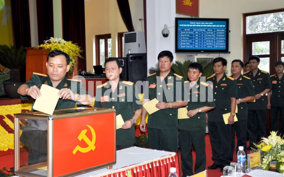 Bầu Ban Chấp hành Đảng bộ Quân sự tỉnh nhiệm kỳ 2015-2020.