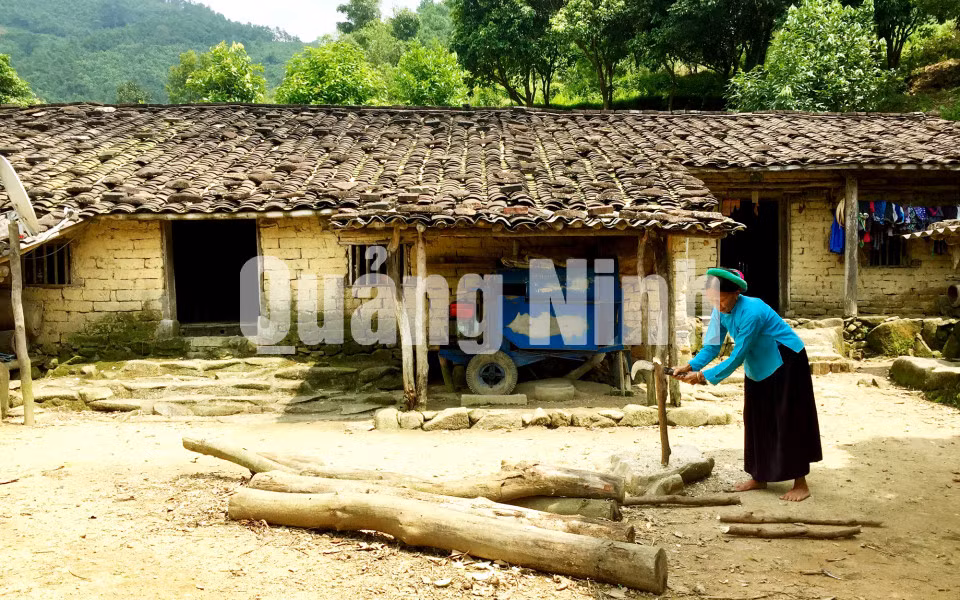 Ngôi nhà sàn Sán Chỉ của gia đình bà Nình Móc Mầu, xã Đại Dực (huyện Tiên Yên). Ảnh: Hoàng Anh