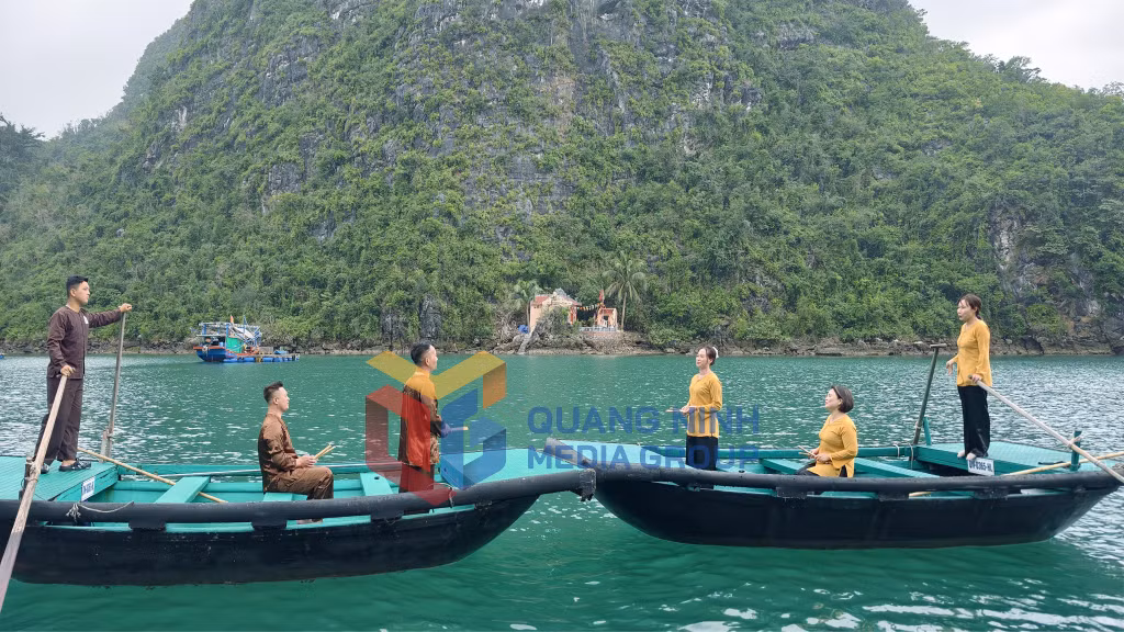 Hoạt động hát giao duyên tại làng chài Cửa Vạn (3-2026). Ảnh: Đào Linh
