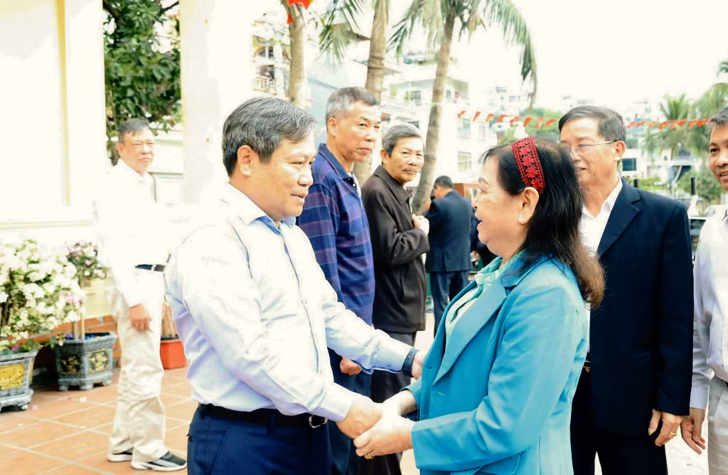 Ảnh với chú thích