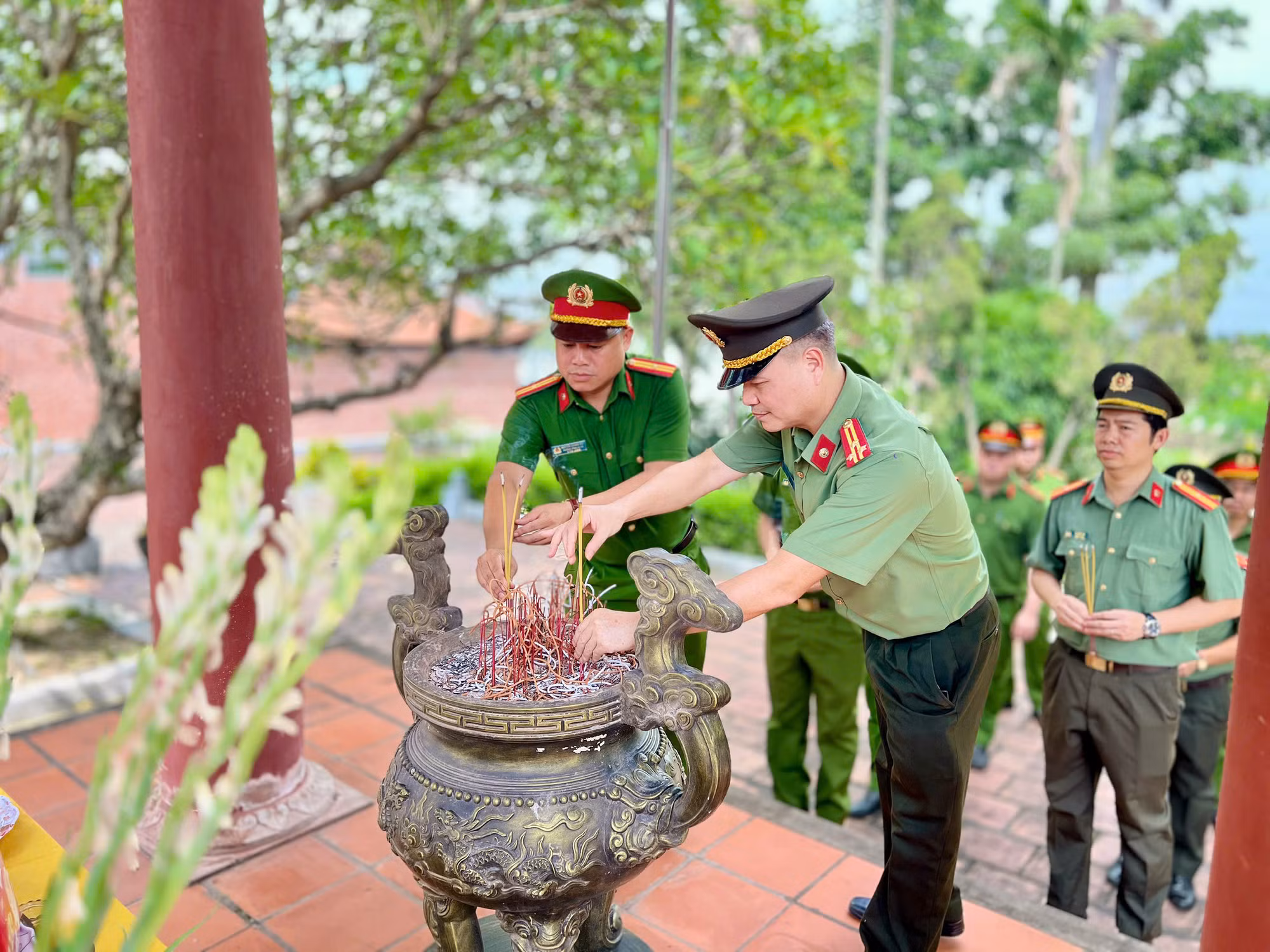 Ảnh với chú thích