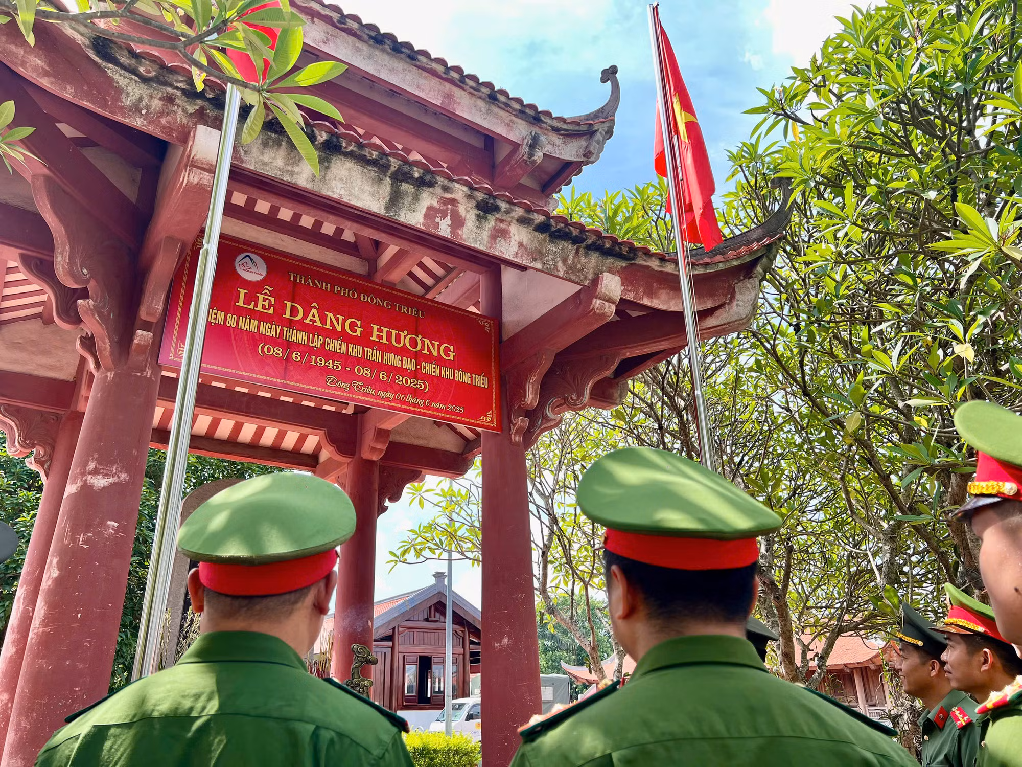 Ảnh với chú thích
