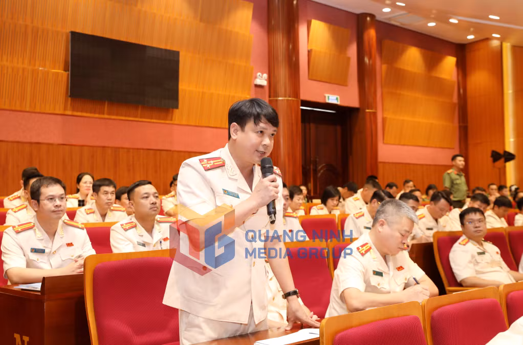 Đại biểu tham gia ý kiến về nhân sự Đại hội (8-2025). Ảnh: Mạnh Trường