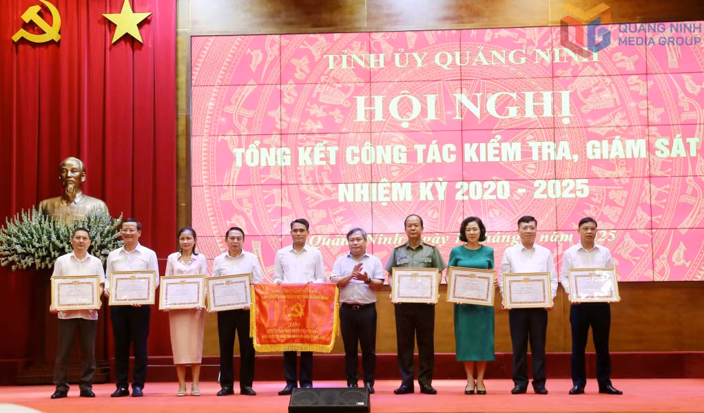 Ảnh với chú thích