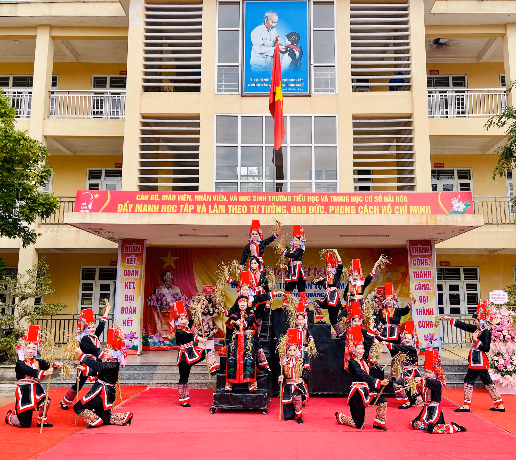 Ảnh với chú thích