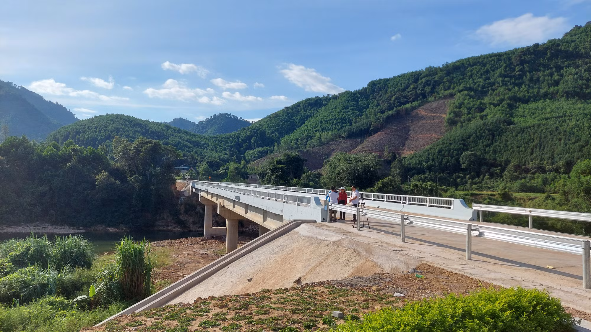 Ảnh với chú thích