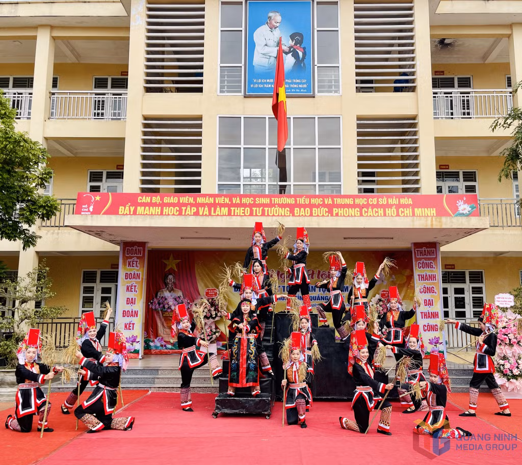 Ảnh căn phải