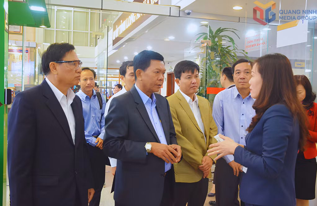 Ảnh với chú thích