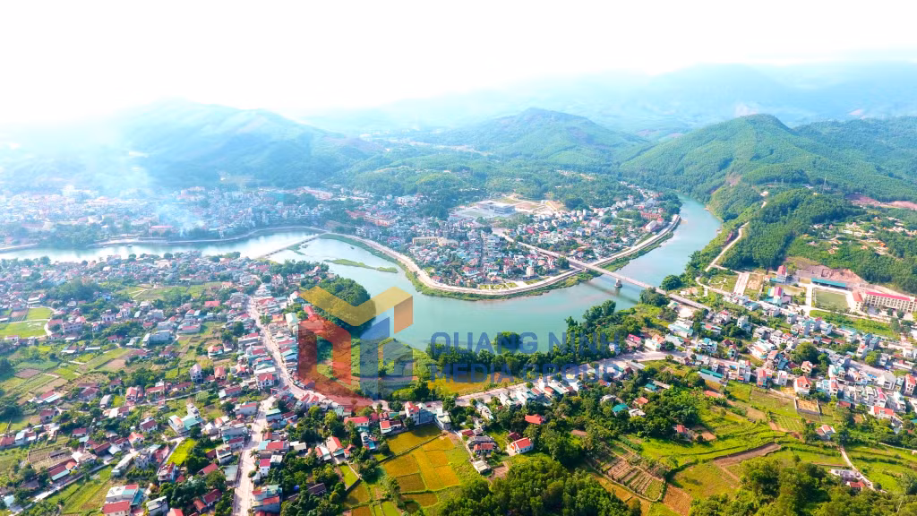 Toàn cảnh trung tâm huyện Tiên Yên (6-2024). Ảnh: Trần Hoàn (CTV)