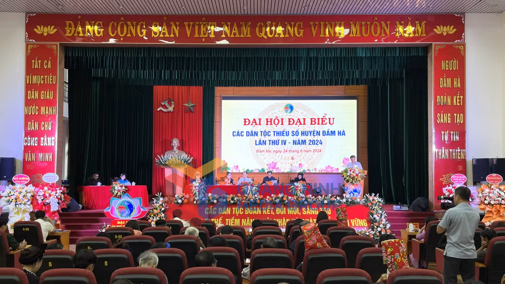 Toàn cảnh Đại hội đại biểu các dân tộc thiểu số huyện Đầm Hà lần thứ IV, năm 2024 (6-2024). Ảnh: Đỗ Hùng