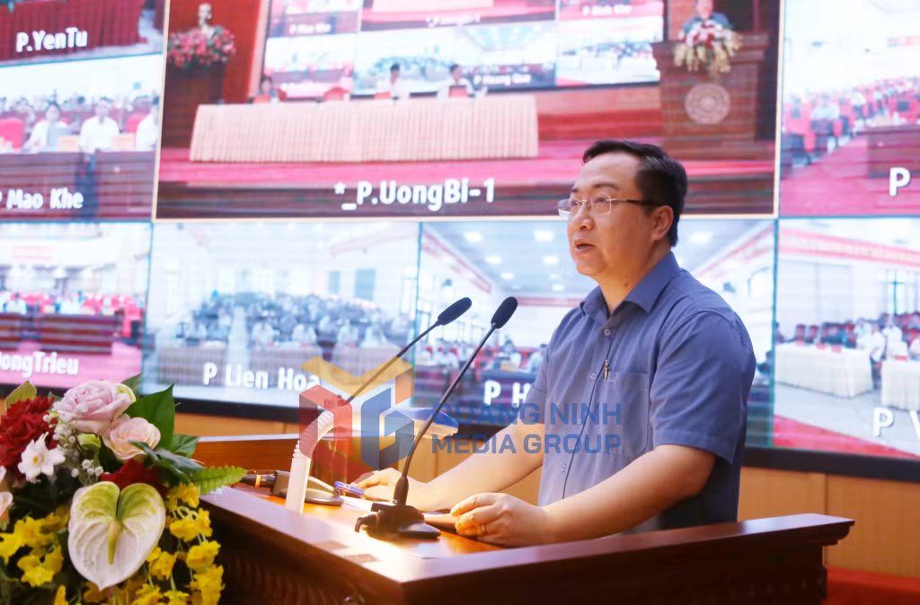 2025-07_Đoàn ĐBQH tỉnh tổ chức hội nghị tiếp xúc cử tri sau Kỳ họp thứ 9 tại phường Uông Bí - Phó Bí thư Đảng ủy Quốc hội Đặng Xuân Phương, phát biểu tại buổi tiếp xúc. Ảnh: Thu Chung