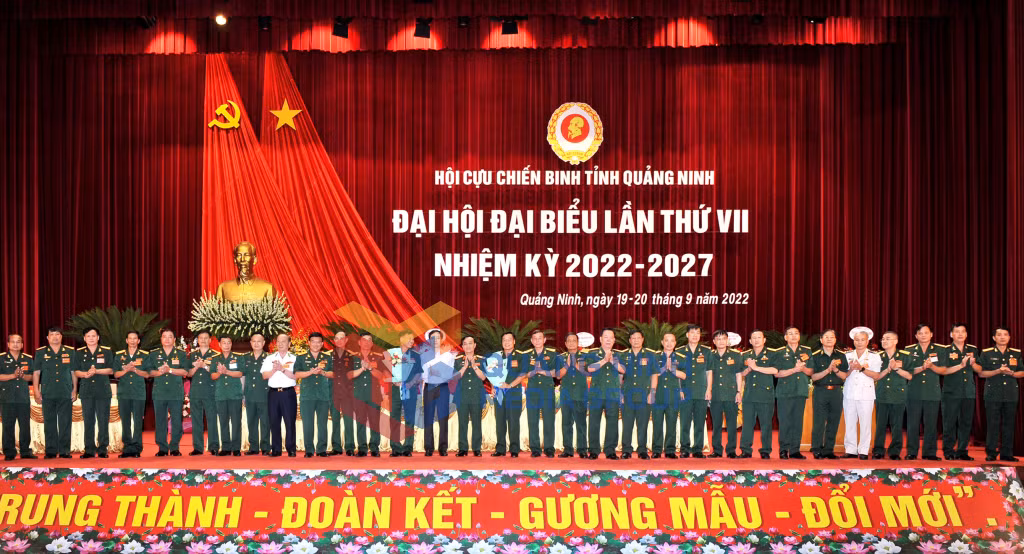 2022-09_Đại hội đại biểu Hội Cựu chiến binh tỉnh Quảng Ninh lần thứ VII, nhiệm kỳ 2022-2027 - BCH Hội CCB khóa VII, ra mắt Đại hội. Ảnh: Thu Chung