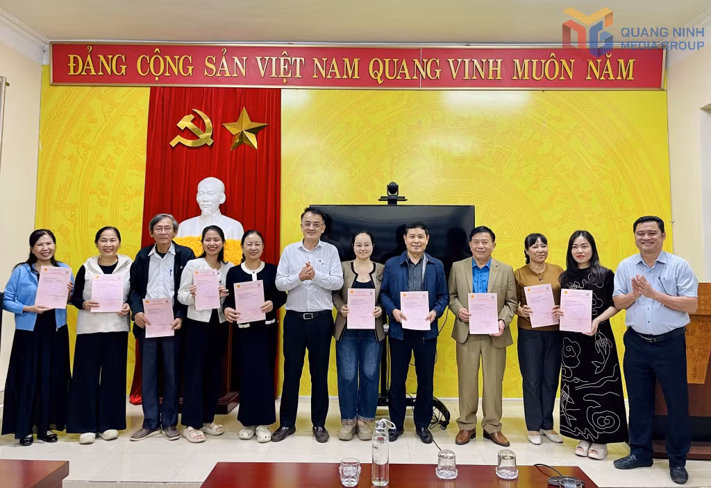 Người dân vui mừng