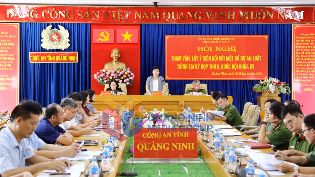 2023-10_Đoàn Đại biểu Quốc hội (ĐBQH) tỉnh lấy ý kiến đối với một số dự án luật trình tại Kỳ họp thứ 6, Quốc hội khóa XV. Ảnh: Nguyễn Thanh