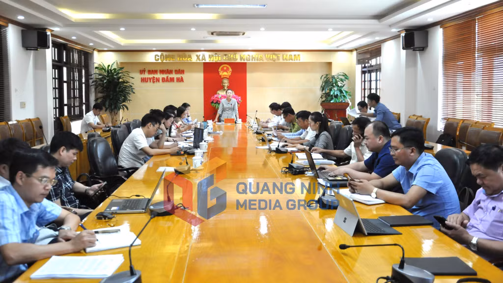 Đồng chí Vi Ngọc Bích, Phó Chủ tịch Thường trực HĐND tỉnh, Trưởng đoàn giám sát kết luận tại buổi làm việc với huyện Đầm Hà (10-2023). Ảnh: Hữu Việt