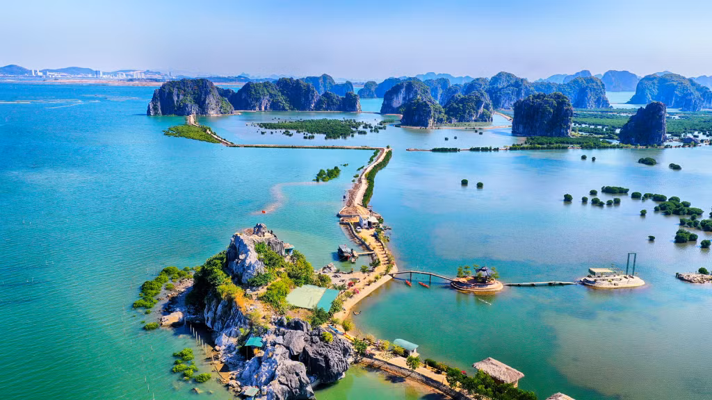 Đầm Tây Long (xã Hoàng Tân, TX Quảng Yên).