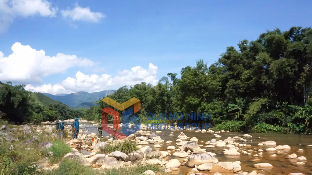 CBCS Đồn Biên phòng Cửa khẩu Bình Liêu phối hợp tuần tra biên giới hằng ngày (9-2020). Ảnh: Minh Đức