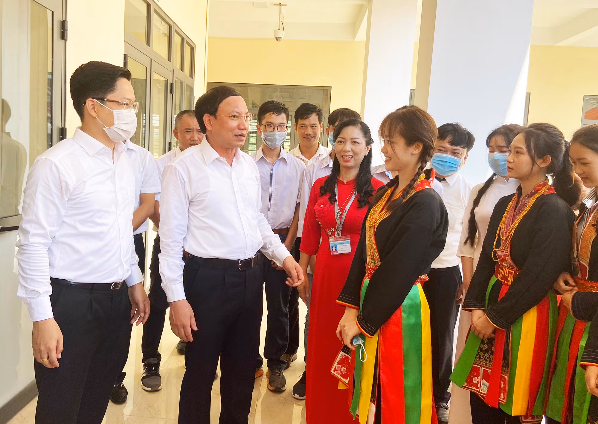 Tiếp tục nâng cao chất lượng đội ngũ nhà giáo, cán bộ quản lý giáo dục là khâu then chốt có tính quyết định để thực hiện mục tiêu đổi mới căn bản, toàn diện giáo dục, đào tạo ảnh 5