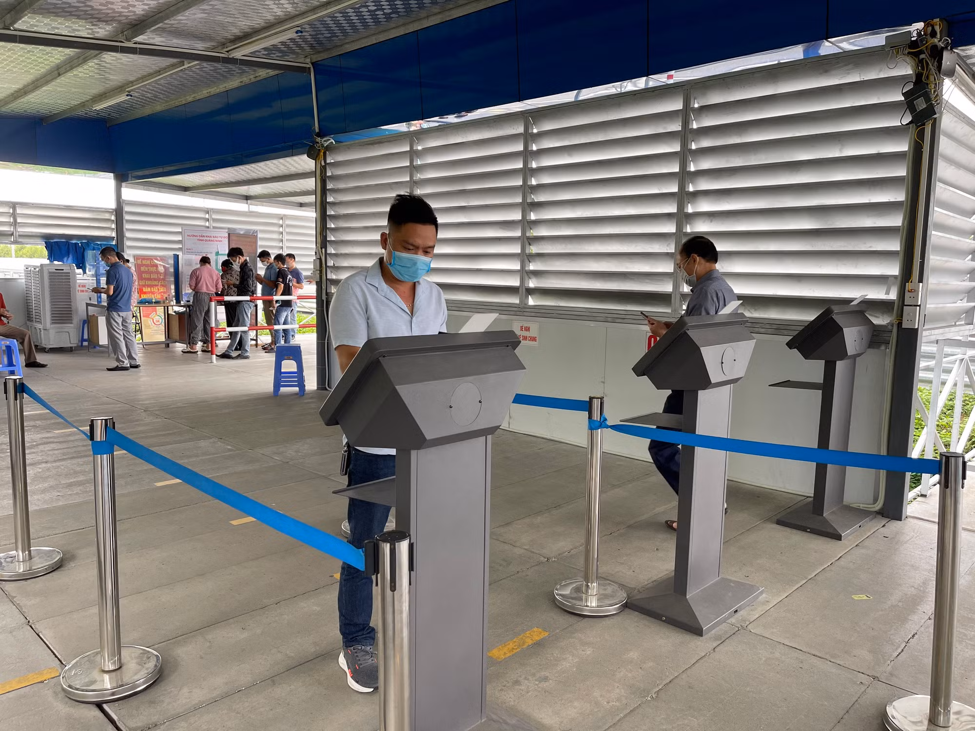 Quảng Ninh 2021 - Bức tranh toàn cảnh: Vận hành cao nhất cơ chế phòng chống dịch, thích ứng linh hoạt ảnh 13