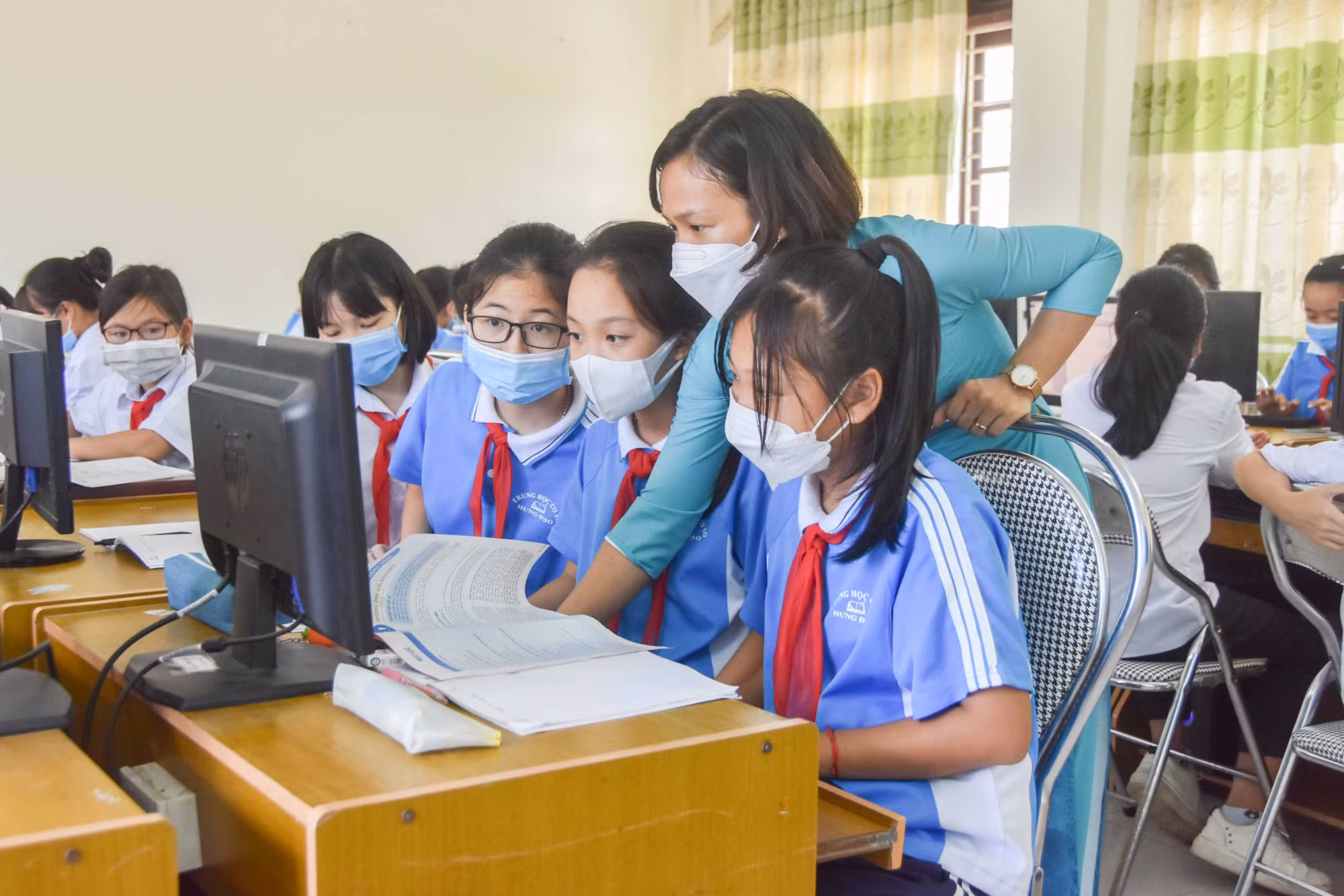 Tiếp tục nâng cao chất lượng đội ngũ nhà giáo, cán bộ quản lý giáo dục là khâu then chốt có tính quyết định để thực hiện mục tiêu đổi mới căn bản, toàn diện giáo dục, đào tạo ảnh 12