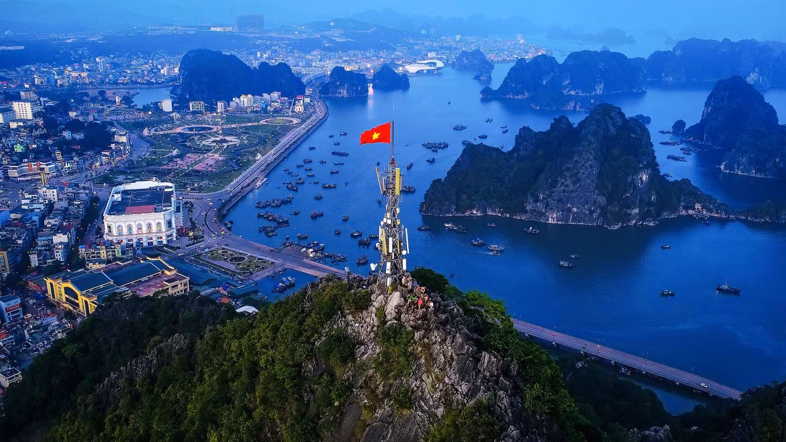 Hòn Gai - Hạ Long: Thân quen như là hơi thở ảnh 11