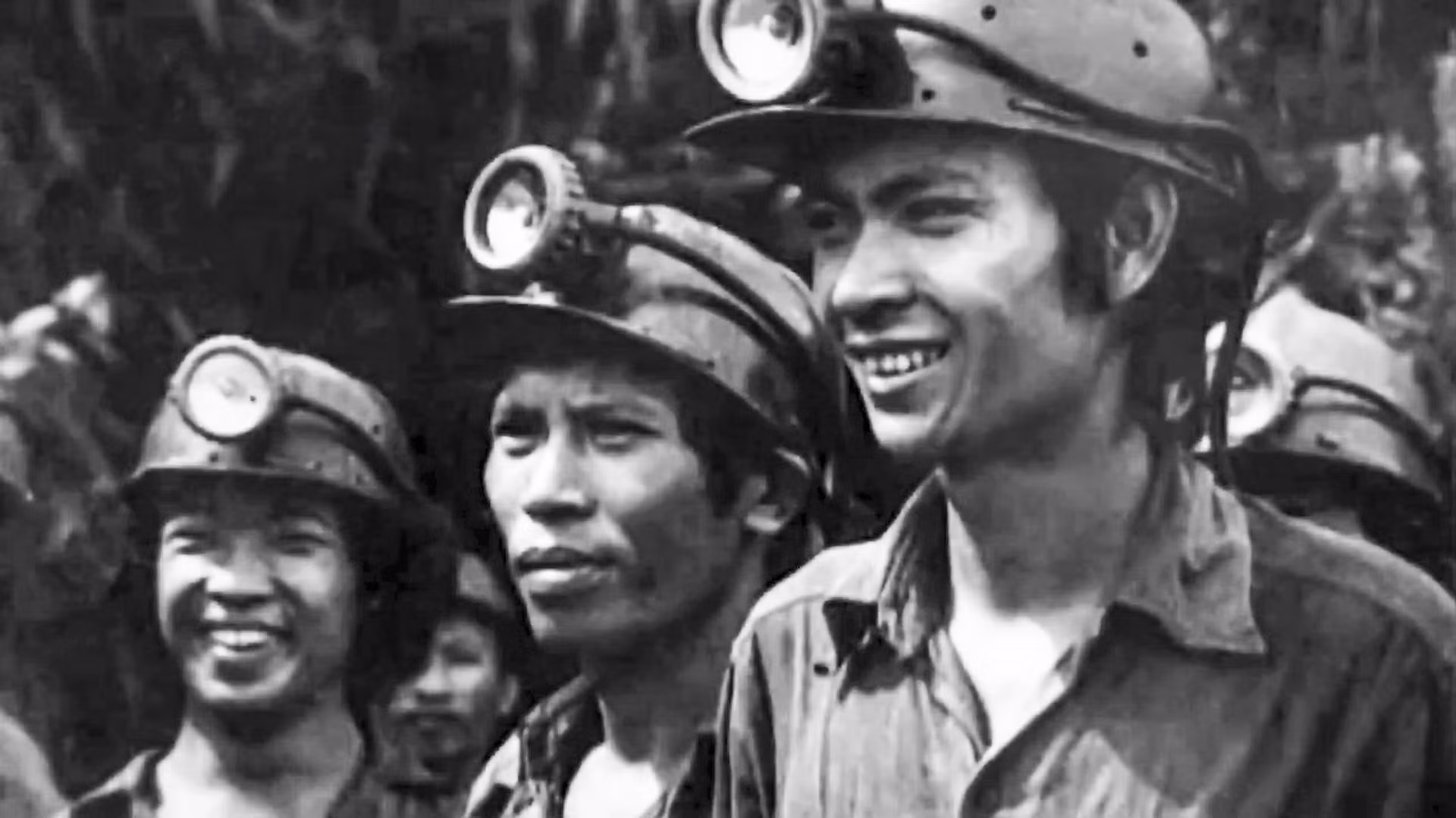 Tiếng than rơi là nhịp đập trái tim tôi ảnh 9
