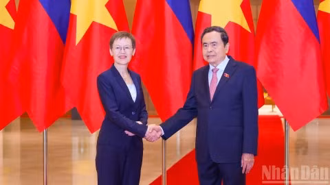 Chủ tịch Quốc hội Trần Thanh Mẫn và Thủ tướng Công quốc Liechtenstein Brigitte Haas. (Ảnh: THẾ ĐẠI)