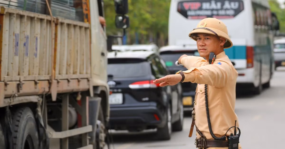 Công an thành phố Hà Nội tổ chức ứng trực bảo đảm giao thông thông suốt trong kỳ nghỉ lễ. (Ảnh: Công an Hà Nội)