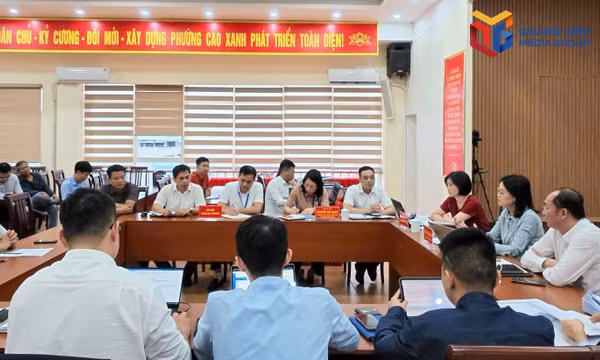 Hỗ trợ lưu động giải quyết thủ tục hành chính về đất đai tại phường Cao Xanh