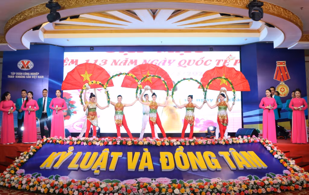 Các tiết mục văn nghệ đặc sắc kỷ niệm 20 năm thành lập Công ty Than Quang Hanh.