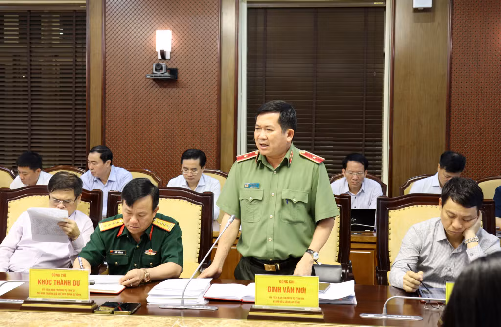 Đồng chí Đinh Văn Nơi, Giám đốc Công an tỉnh phát biểu tại hội nghị.