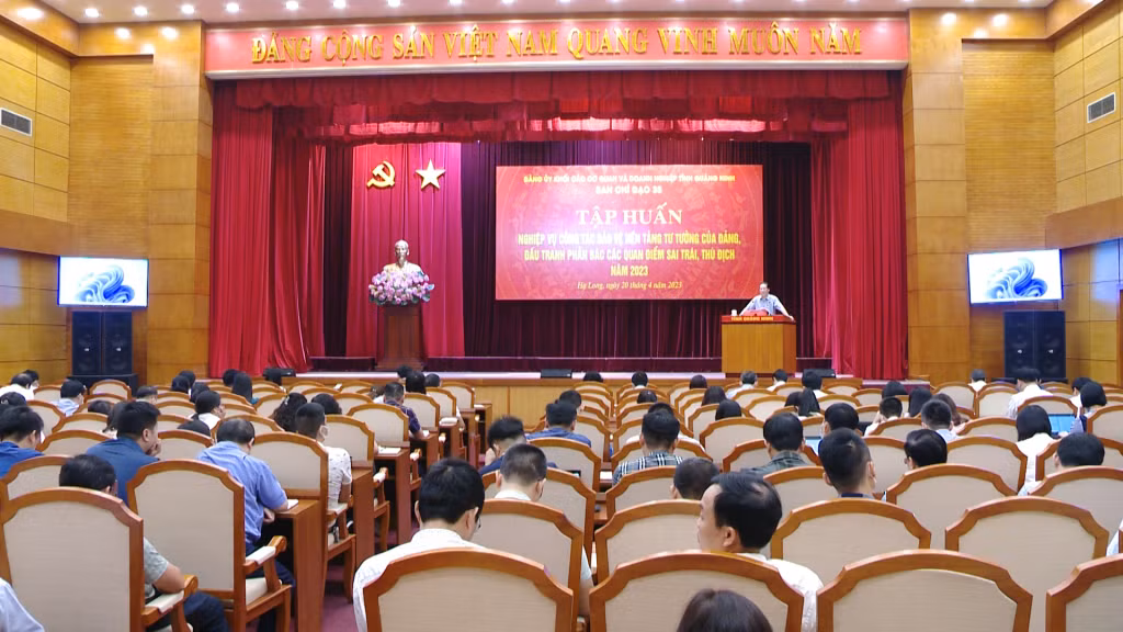 Quang cảnh hội nghị.