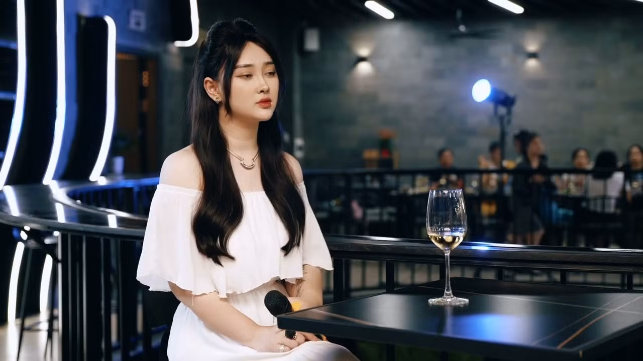 Chu Thúy Quỳnh, giọng hát nổi lên từ TikTok nhưng cũng chóng tàn.