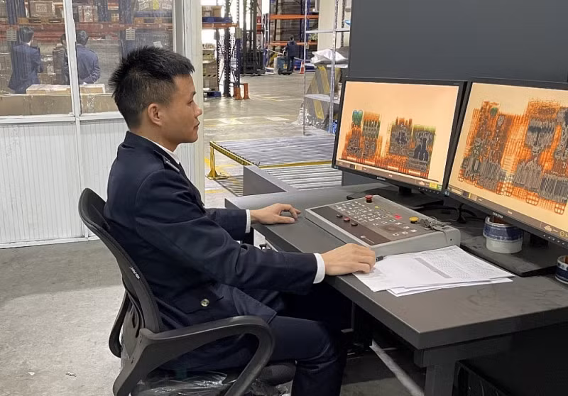 Qua soi chiếu Chi cục Hải quan cửa khẩu sân bay quốc tế Nội Bài đã phát hiện nhiều vụ vi phạm pháp luật Hải quan.