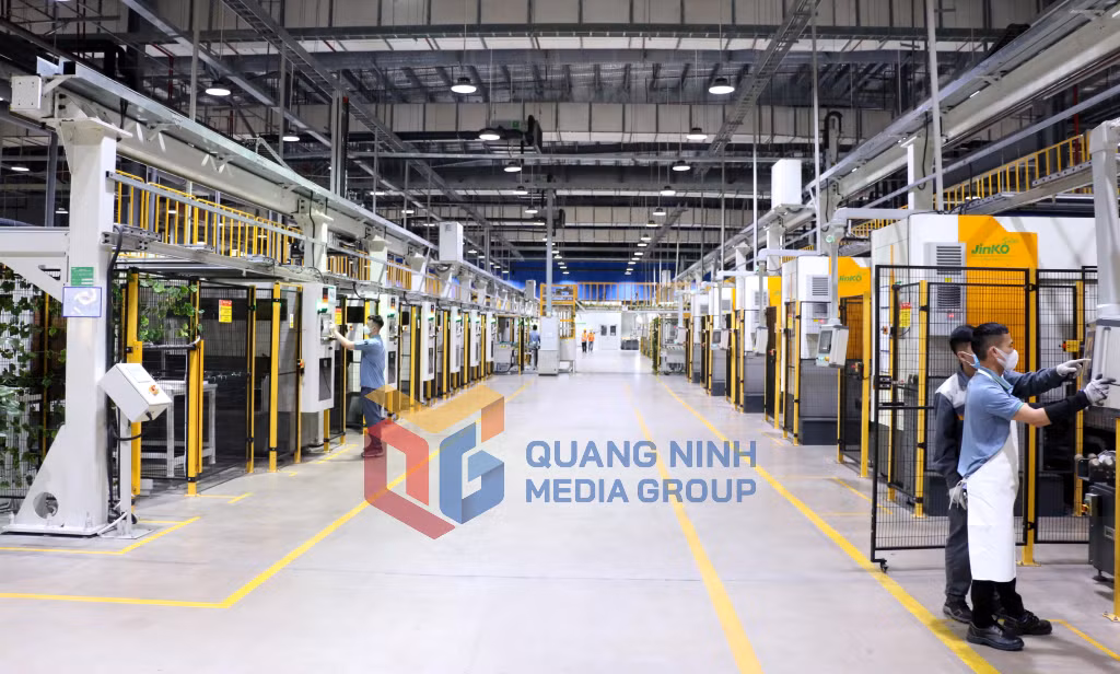 Nhà máy sản xuất công nghệ tế bào quang điện Jinko Solar PV Việt Nam (KCN Sông Khoai) (4-2023). Ảnh: Phạm Tăng