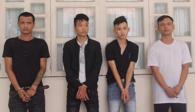 Bốn đối tượng bị bắt tạm giam.