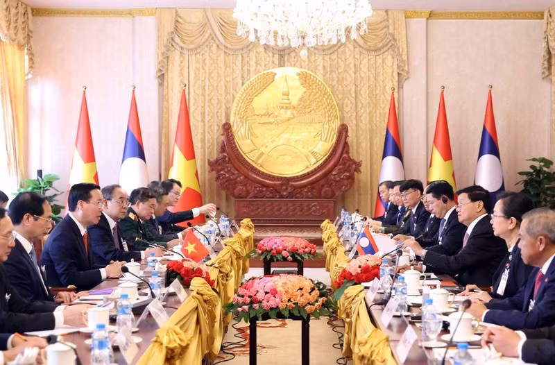 Chủ tịch nước Võ Văn Thưởng hội đàm với Tổng Bí thư, Chủ tịch nước Lào Thongloun Sisoulith. (Ảnh: TTXVN)