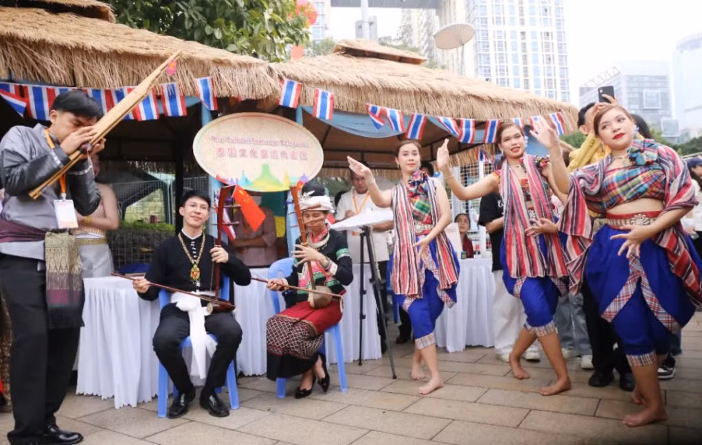 Biểu diễn múa truyền thống Thái Lan (Ảnh:sina)