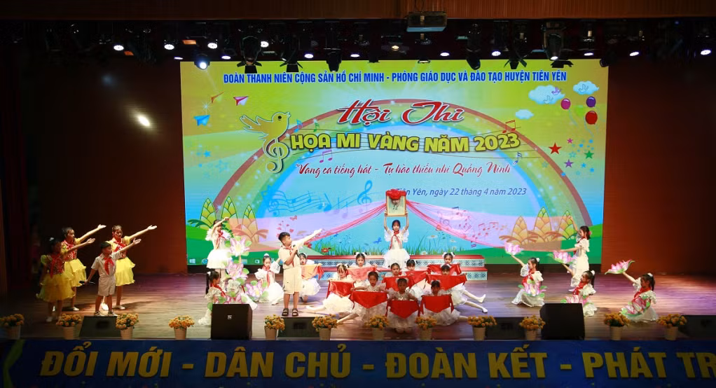 Các tiết mục biểu diễn đặc sắc, được các đội thi dàn dựng công phu.