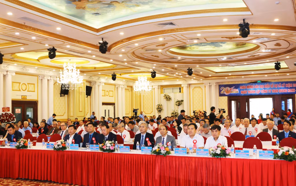 Các đại biểu tham dự lễ kỷ niệm.