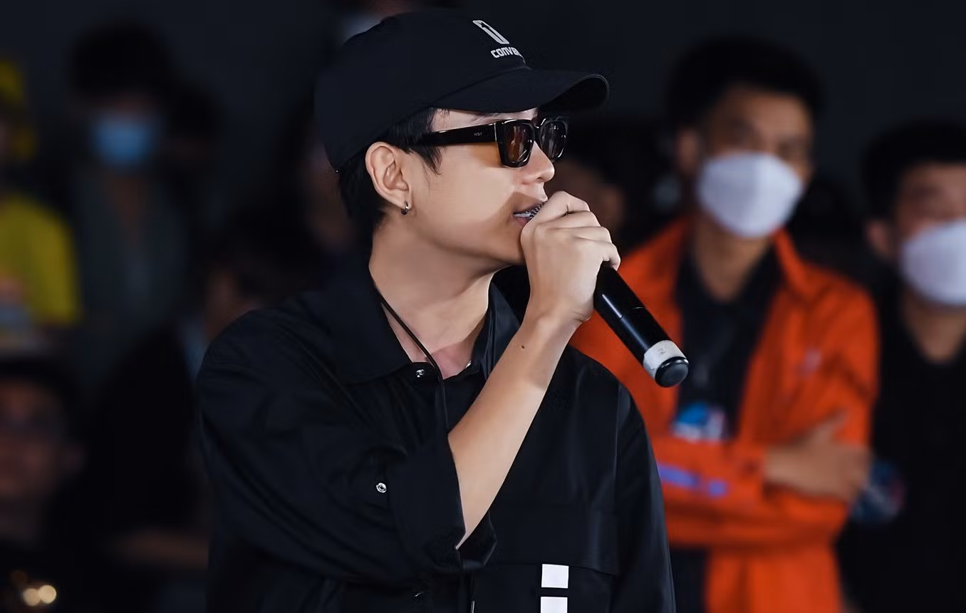 JustaTee tiếp tục ngồi ghế giám khảo Rap Việt mùa 3. Toàn bộ nghệ sĩ của công ty SpaceSpeakers rút lui khỏi game show. JustaTee không thuộc quản lý của SpaceSpeakers, nên tiếp tục góp mặt ở Rap Việt với tư cách cá nhân.